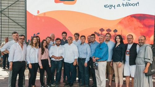 Deputatul liberal Adrian Cozma cere ministrului Finanțelor date despre o presupusă finanțare din Rusia pentru cele două ONG-uri care au organizat evenimentul de la Băile Tușnad, unde Viktor Orban a făcut declarațiile rasiste și anti-UE