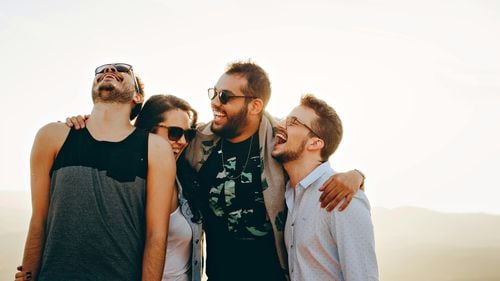 Beneficiile râsului pentru sănătate/ Japonezii din prefectura Yamagata trebuie să râdă zilnic prin lege pentru a fi mai sănătoși