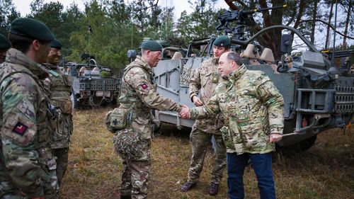 Aproximativ 150 de geniști ai armatei britanice vor fi trimiși pentru a ajuta la întărirea graniței Poloniei cu Belarus, un punct de intrare în UE unde sunt masați imigranți