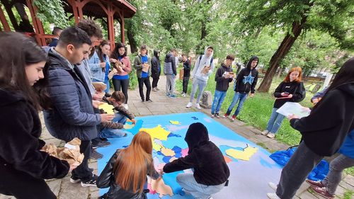 VIDEO De Ziua Europei, elevi de la liceele din București și-au prezentat viziunile despre cum va arata orașul lor în 2050 / Cum a ajuns un tânăr de 17 ani ambasador al Pactului Climatic European