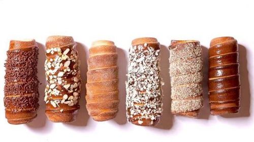 Un kurtoskalacs de 20 de metri şi un "kurtos de aur", la Festivalul deliciilor dulci de la Sfântu Gheorghe / 13 echipe din 5 județe s-au înscris la un concurs de kurtos reinterpretat, care nu trebuie să fie dulce