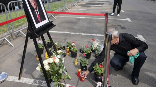 Circa o mie de persoane și-au luat adio de la Ion Iliescu