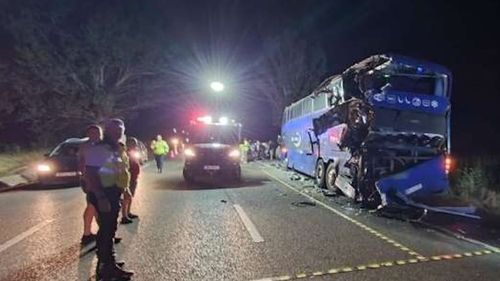 Accident în Bacău: Un TIR și un autocar în care se aflau 76 de ucraineni / Un copil şi un adult au fost răniţi uşor