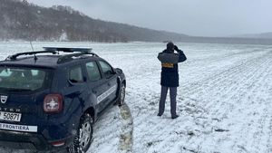 19 sirieni şi irakieni, prinși de Garda de Coastă după ce au trecut ilegal granița dinspre Bulgaria / Se aflau într-o pădure de lângă satul Făurei și în zona Ostrov