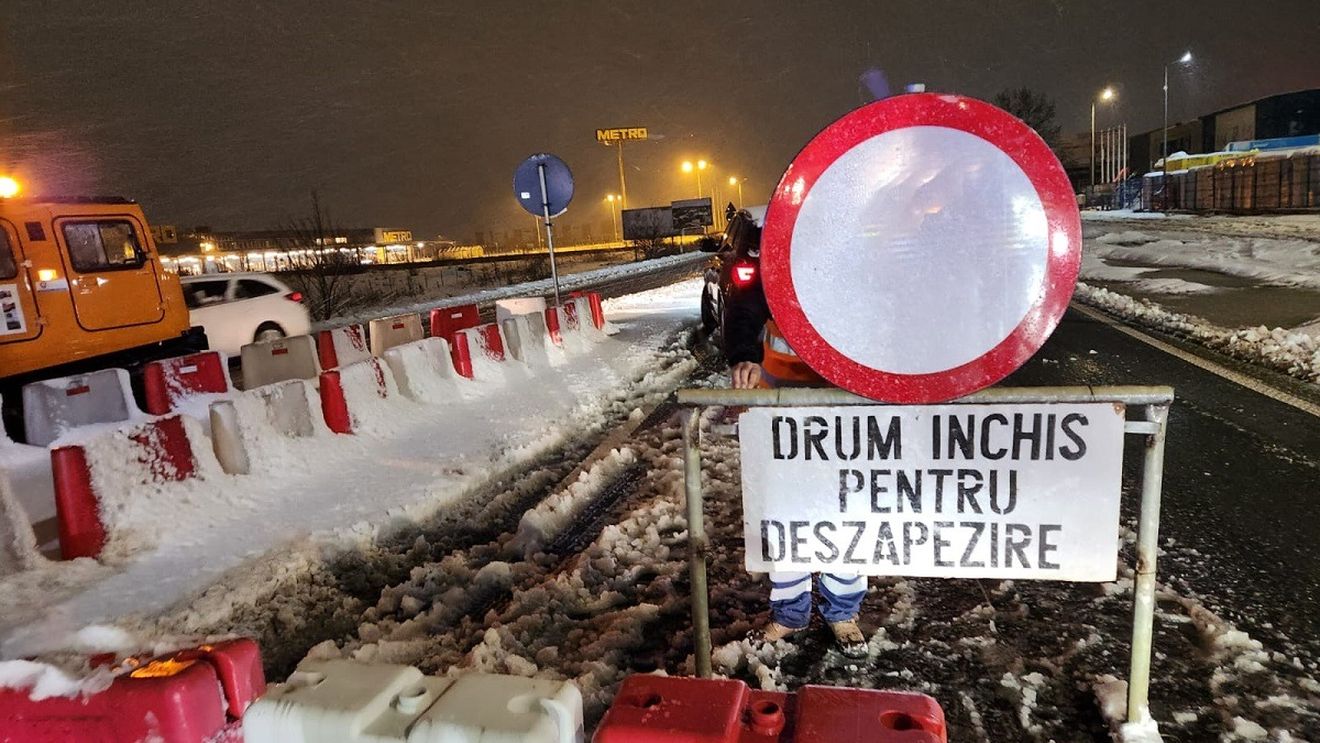 21 de tronsoane de drumuri naționale din șase județe rămân închise luni dimineață în urma viscolului puternic