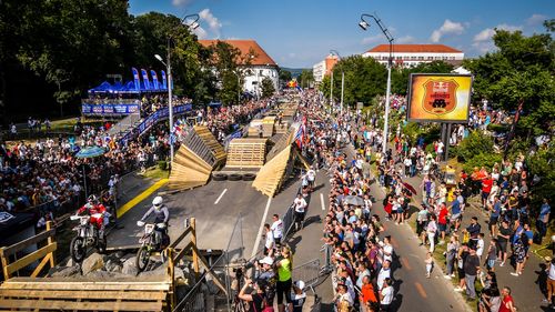 Sporturile cu motor ar urma interzise în centrul Sibiului / „Fac reclamă la un produs care a dus, recent, la moartea unui tânăr” / Primar: ”Vom modifica regulamentul”