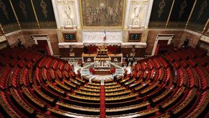 Franța: Adunarea Națională a votat proiectul legii constituționale privind garantarea dreptului femeii de a avea un avort la cerere. Proiectul merge la Senat unde adoptarea sa este incertă