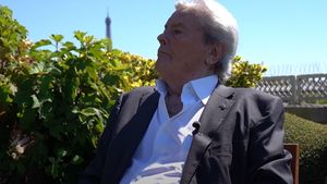 Alain Delon îl va intervieva pe Volodimir Zelenski, președintele Ucrainei