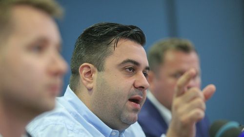 Cum s-a transformat fostul ministru al transporturilor, Răzvan Cuc, dintr-un mare proprietar de case și terenuri într-un om sărac, care împarte cu doi frați un mic apartament