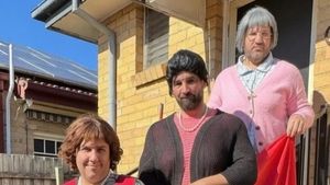 Sooshi Mango, cei trei australieni de origine italiană, cu peste 8 milioane de urmăritori pe rețele, vin la București / Cel mai mare grup de comedie din Australia aduce turneul „Home Made”