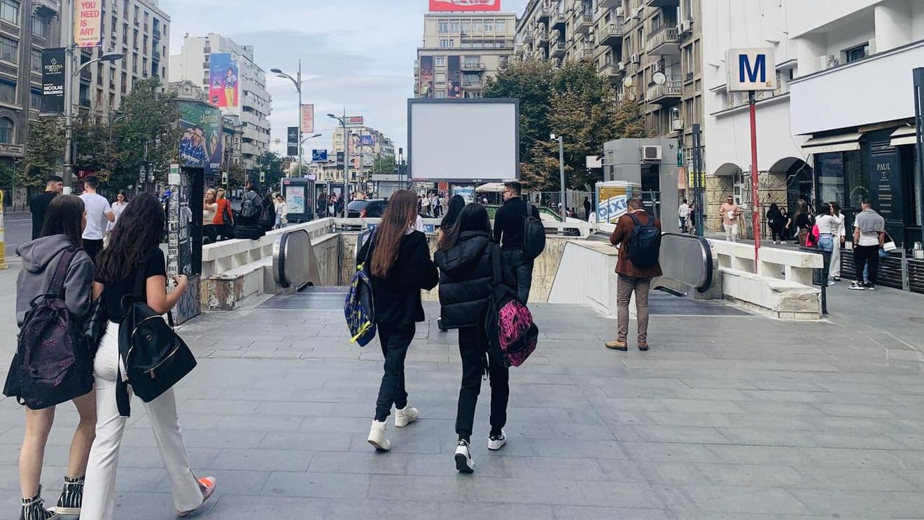 Reducerile de 90% la călătoriile cu Metrorex și STB, pentru studenții care învață în București-Ilfov, intră în vigoare începând din 3 septembrie. Se va circula cu 8 lei pe lună