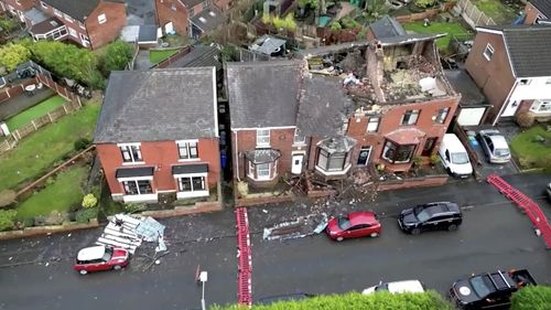 Furtuna Gerrit: O posibilă tornadă s-a abătut asupra oraşului Manchester; haosul din transporturi continuă