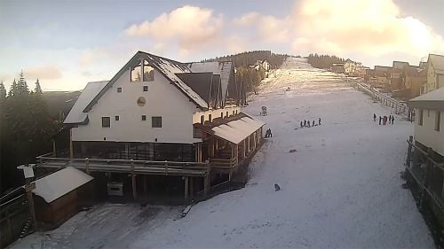 70% din unitățile de cazare verificate până acum în stațiunea montană Rânca nu au autorizație ISU sau de la primării