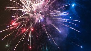Cercetători din Cehia cer interzicerea focurilor de artificii din cauza substanţelor "extrem de toxice" pe care le eliberează în aer