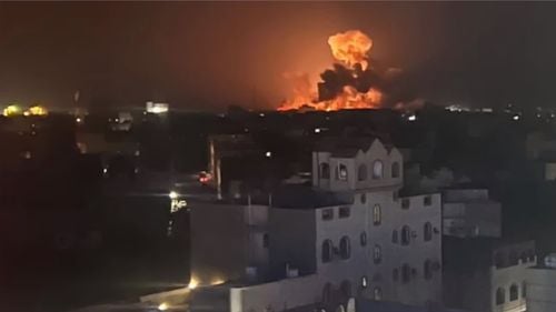 LIVE BREAKING SUA și Marea Britanie au lovit aerian capitala Yemenului și alte orașe controlate de rebelii houthi/ Cresc îngrijorările pentru un război regional/ Lider houthi: ”Cea mai mare prostie din istoria lor”