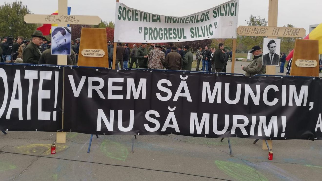 VIDEO Discuții tensionate între Dan Barna și pădurarii care au protestat în fața Parlamentului