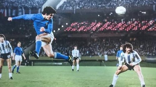 Casa lui Paolo Rossi a fost spartă de hoţi chiar în timpul funeraliilor fostului fotbalist. Au fost furate bijuterii și 100 de euro, dar nu și cele mai valoroase obiecte legate de cariera lui Rosi