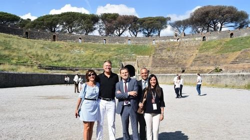 FOTO Klaus Iohannis a absentat miercuri de la reuniunea Consiliului European privind Brexit. Cu câteva ore mai devreme vizita parcul arheologic din Pompei