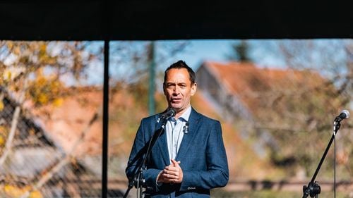 Liderul deputaților UDMR: Garda de Fier nu a fost o „mișcare națională”, ci o sectă fascistă, o ideologie ucigașă. Acum, ecoul acelui trecut întunecat s-a auzit în catedrală, ascuns sub vocea și inocența copiilor / Nu este o greșeală, ci o prăbușire morală