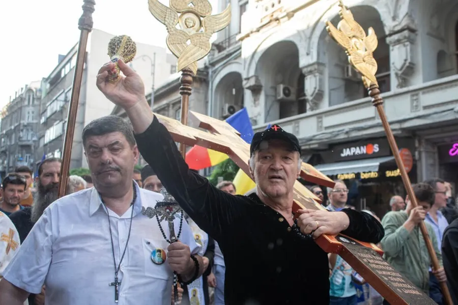 mars religios, religie, agheasma, apa sfintita, Gigi Becali