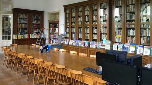 Colegiul Mihai Viteazul din București intră de marți în scenariul roșu. Directorul colegiului, Sever Popa: Am înregistrat 4 cazuri, în rândul elevilor