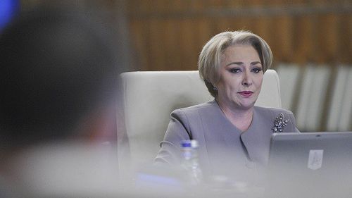 SURSE PSD a dat circulară în filiale să trimită fiecare județ 15 oameni la București în ziua moțiunii, pentru susținerea premierului Dăncilă