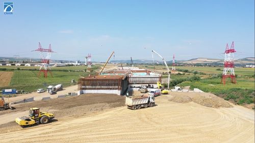 FOTO Ministrul Transporturilor, Cătălin Drulă: Se lucrează bine pe autostrada care va face conexiunea dintre Tg. Mureș și aeroportul acestui oraș/ Proiectul va fi gata până la finalul anului - îmbucurător, înainte de termen