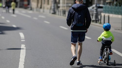 Lista străzilor din Capitală închise circulației rutiere în perioada 30 aprilie - 1 mai / Din acest weekend începe cel mai amplu proiect outdoor: ”Străzi deschise – Bucureşti, Promenadă urbană” / Vezi traseul evenimentelor