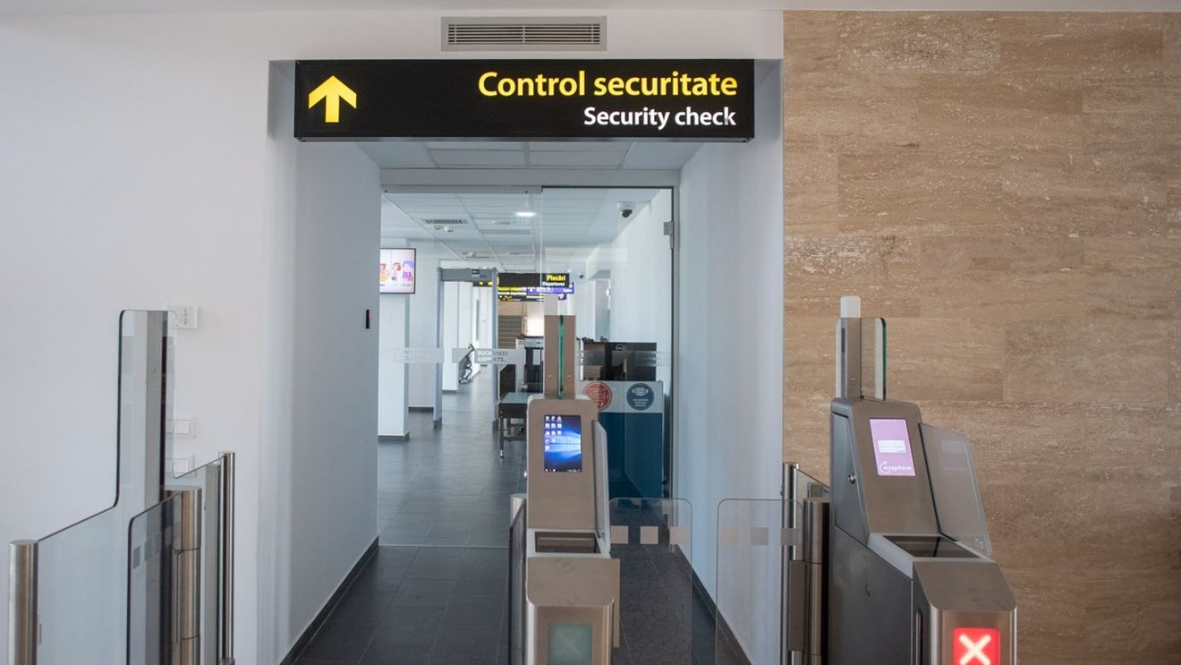 SRI, clarificări privind ridicarea restricţiilor pentru lichide în bagajul de mână: Transportul lichidelor, aerosolilor şi gelurilor în recipiente cu o capacitate de până la doi litri va fi posibil doar după instalarea noului model de echipament de control