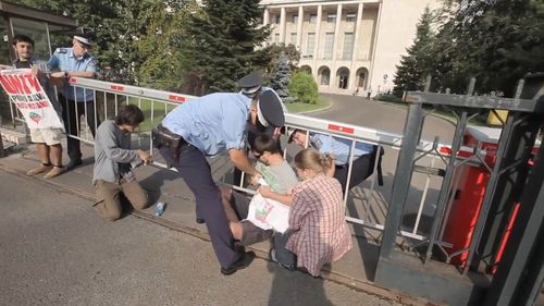 România, condamnată la CEDO pentru încălcarea libertății de exprimare în cazul Bumbeș/ Acesta a fost amendat în 2013 din cauza unui protest spontan în fața Guvernului pe tema Roșia Montană