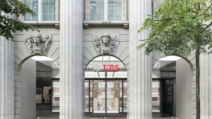 Discuţiile privind salvarea Credit Suisse continuă duminică / UBS cere guvernului elveţian garanţii de 6 miliarde de dolari în cazul preluării băncii