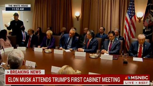 VIDEO Elon Musk povestește la prima reuniune a cabinetului președintelui Trump cum a închis "din greșeală" programul de prevenire a Ebola / ”Vom face greșeli. Nu vom fi perfecți”