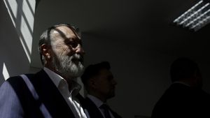 Paul Stănescu (PSD): A fost şi supărător şi apăsător pentru fiecare dintre noi că propunerile PSD au fost ignorate la asumarea pachetului de măsuri / Cred că este timpul ca împreună cu toţi colegii să decidem în partid ce-i de făcut