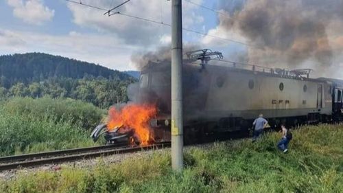 ANALIZĂ Peste două treimi din trecerile la nivel cu linia de cale ferată din România sunt semnalizate doar cu „Crucea Sfântului Andrei”. Opt persoane au decedat după impactul autoturismului cu un tren, de la începutul anului şi până acum