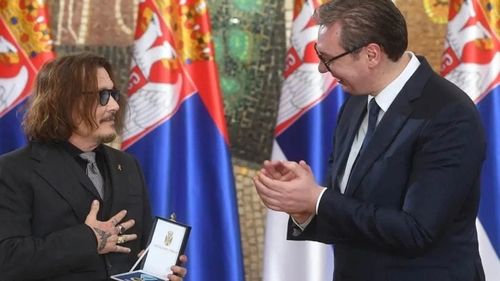 Johnny Depp, decorat în Serbia pentru contribuția sa la activitățile culturale ale acestei țări