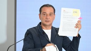 Primarul Băluță anunță sprijin financiar de 600 de lei pentru achiziția de carburanți, măsură adoptată de Consiliul Local al Sectorului 4: Oamenii au nevoie de ajutor. România traversează una dintre cele mai dificile perioade din ultimii ani