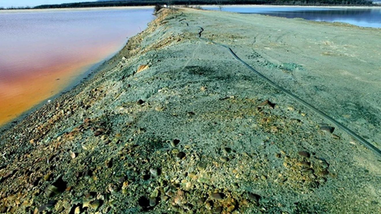 Ministerul Mediului: Procesul de închidere şi ecologizare a iazului de decantare de la Tăuţii de Sus a fost relansat