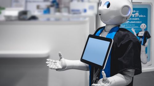 Ce este fenomenul "Valea Stranie": Oamenii de știință explică de ce inteligența artificală și roboții cu aspect aproape uman ne înspăimântă