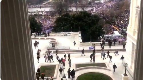 Membru Proud Boys, condamnat la 10 ani de închisoare pentru atacul de la Capitoliu, a strigat la ieşirea din tribunal: „Trump a câştigat"