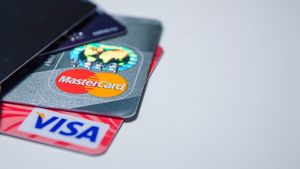 Visa şi Mastercard, aproape de o înţelegere cu comercianţii din SUA pentru reducerea comisioanelor percepute la tranzacții