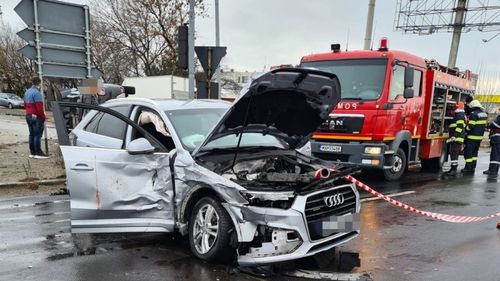 Doi răniți într-un accident cu patru mașini pe DN13, în județul Mureș