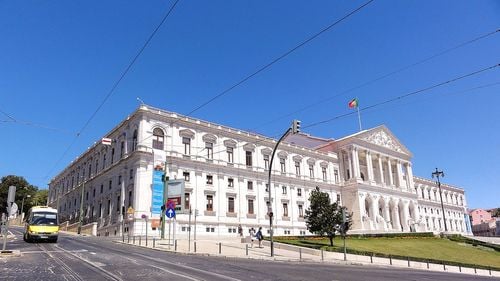 Numărarea voturilor din Diaspora va determina structura finală a parlamentului Portugaliei. Extrema dreaptă deține balanța puterii și ar putea face ca țara să fie neguvernabilă