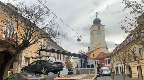 Sibienii subvenționează ridicarea mașinilor parcate neregulamentar cu 930 de lei pe bucată / 1.381 de lei cheltuie Poliția locală pentru fiecare mașină ridicată