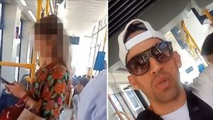 Bărbat căutat de Poliţia din Cluj, după ce a agresat verbal o tânără într-un tramvai, propunându-i să facă sex: „Hai, că te plătesc bine, fă!”