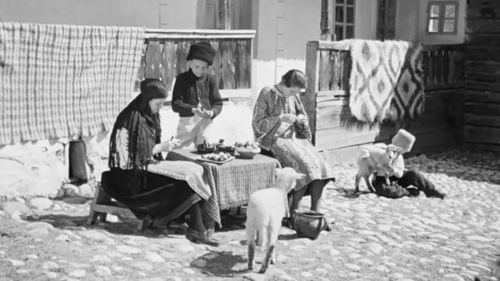 VIDEO Imagini de Paște, de acum 83 de ani, în plin război mondial: ”Ostașii țării vor avea partea lor de bucurie prin grija Consiliului de Patronaj, care a pregătit ouă roșii și mii de cozonaci” / Trupele române treceau Prutul