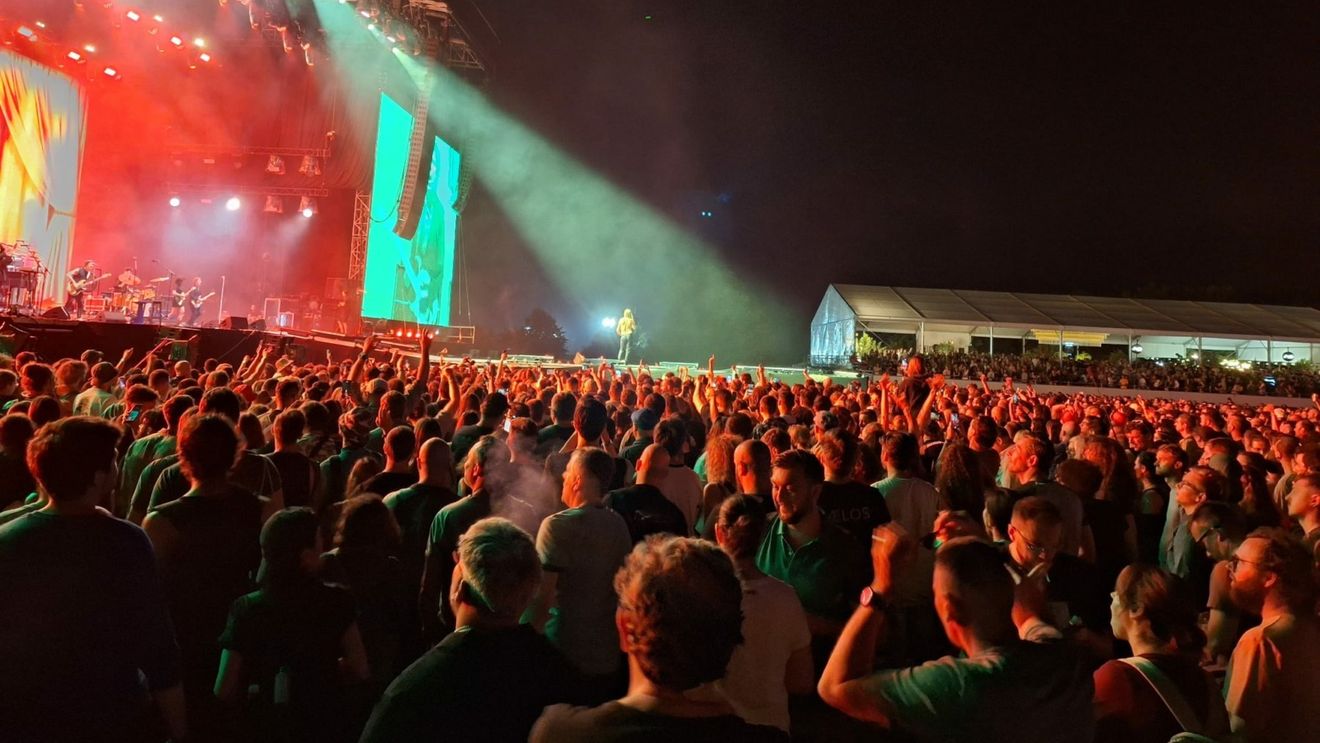 GALERIE FOTO Cum a fost a treia zi de Electric Castle: De la trupa dintr-un singur om, Tash Sultana, la super experiența rock completă oferită de Iggy Pop (video)