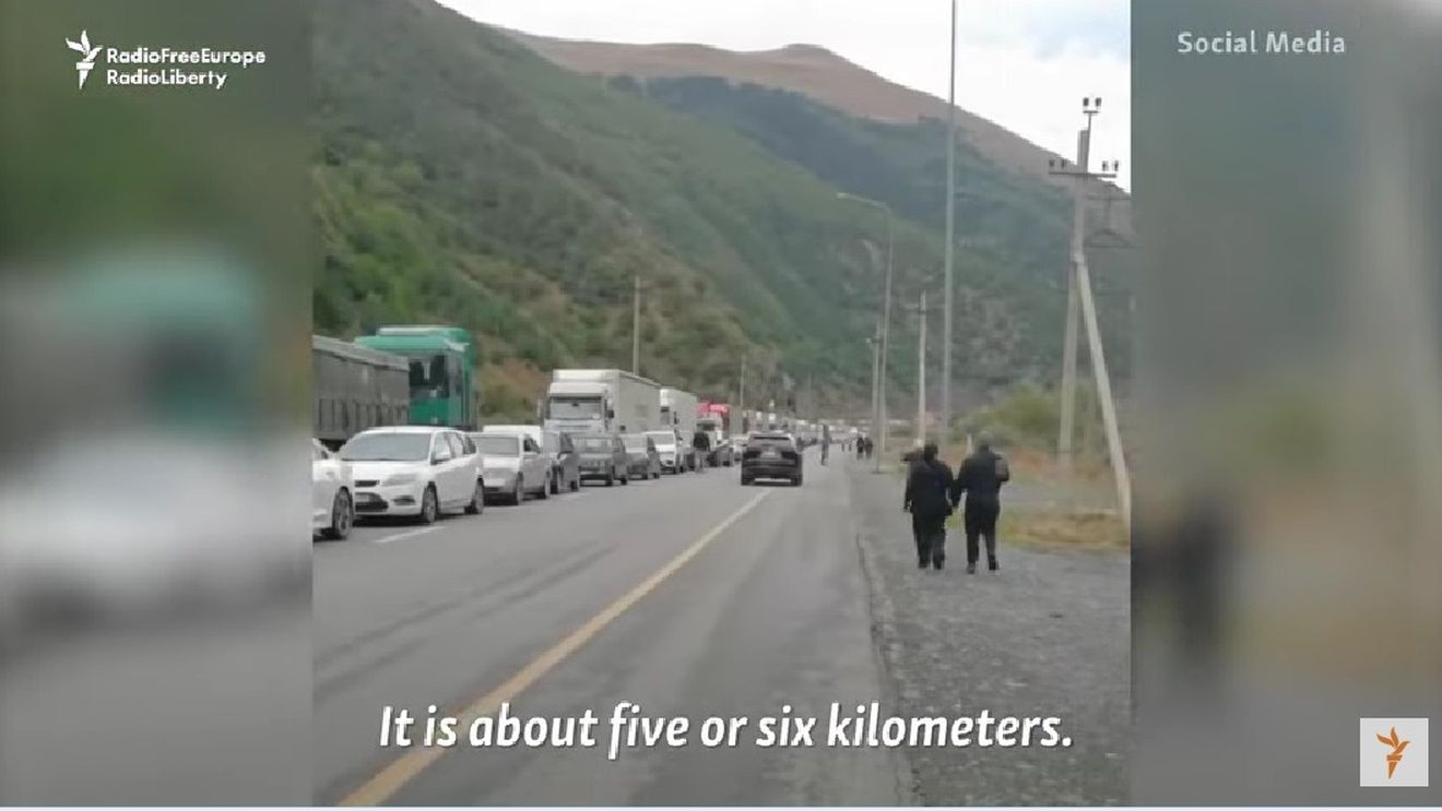 Autoritățile ruse recunosc un aflux "mare" de vehicule care încearcă să treacă din Rusia în Georgia