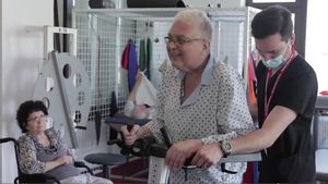 La Spitalul Sfântul Sava, am reușit în doar opt zile de recuperare să trec de la stadiul de ”legumă” la ridicat pe propriile picioare (P)