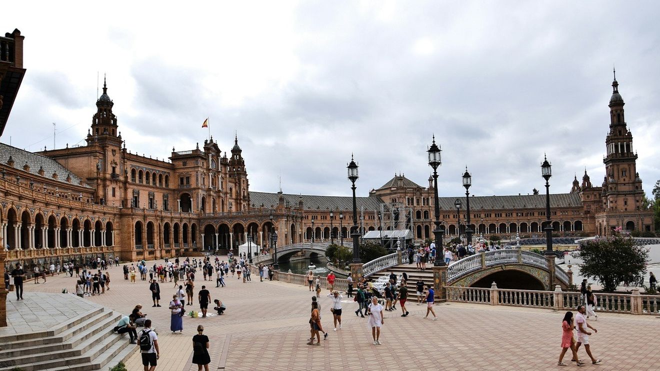 Primăria din Sevilla intenţionează să introducă o taxă pentru turiștii care vizitează Plaza de Espana