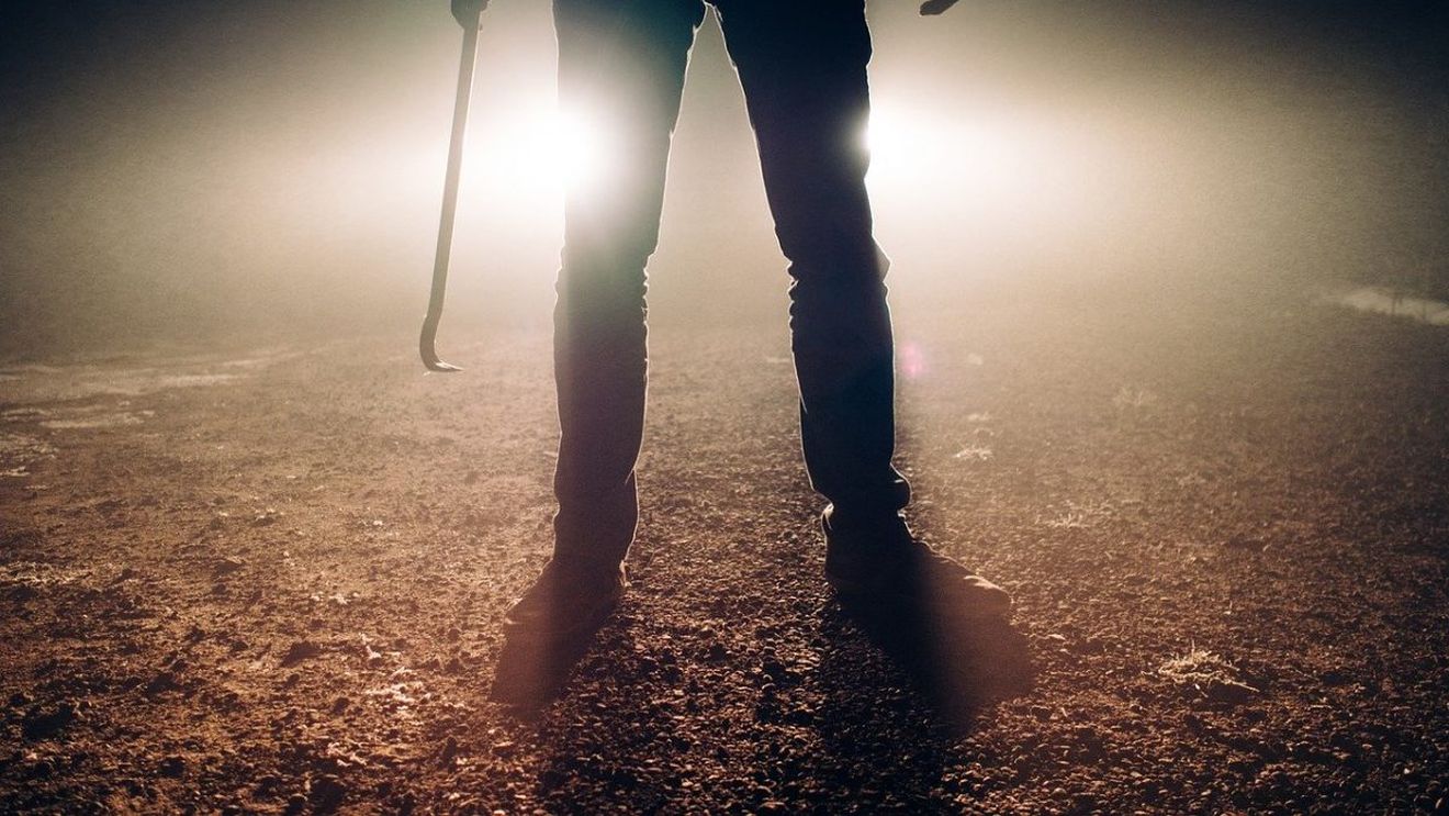 Asasinat în stil mafiot într-un sat din Galați. O femeie a plătit doi bărbați cu 2500 de lei ca să-i ucidă soțul italian, cu 30 de ani mai în vârstă